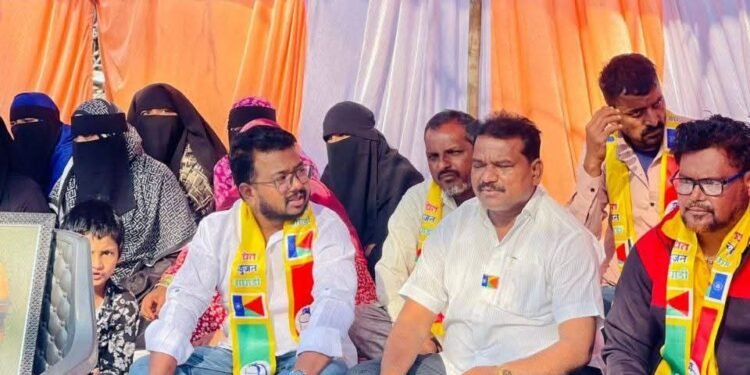 औरंगाबाद :  नारेगाव येथील कब्रिस्तानच्या जागेसाठी मनपा कार्यालयासमोर वंचितचे आंदोलन