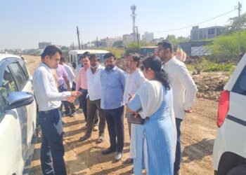 महापालिका आयुक्तांनी ५४ मीटर रस्त्याच्या कामाची प्रत्यक्ष केली पाहणी