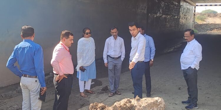 महापालिका आयुक्तांनी ५४ मीटर रस्त्याच्या कामाची प्रत्यक्ष केली पाहणी