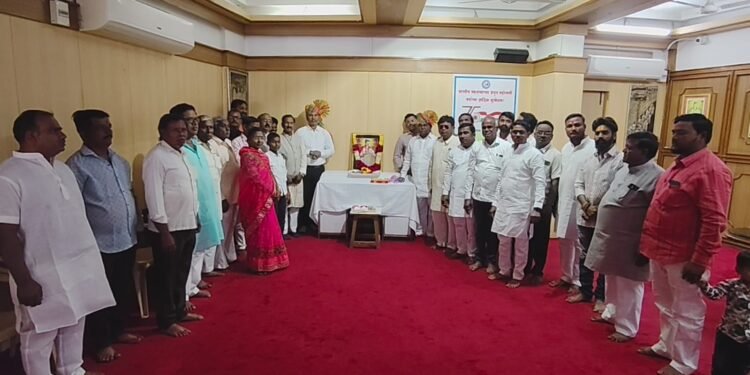 संतश्री बुरुड केतेश्वर महाराज जयंती : कौन्सिल हॉल येथे अभिवादन