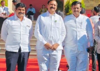 उड्डाणपूल ते पाणीप्रश्‍नः दोन्ही ‘देशमुखांची’  मुख्यमंत्री फडणवीस यांच्याशी चर्चा