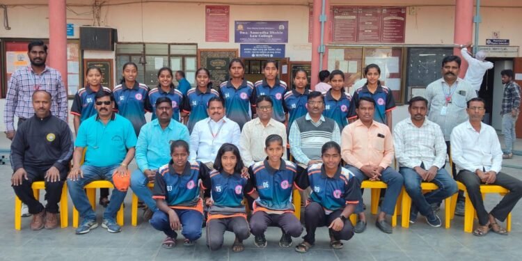 जुबेर शेख व सृष्टी रुपनवर जिल्हा खो-खो संघाचे कर्णधार;  बीडला राज्य अजिंक्यपद स्पर्धेसाठी संघ रवाना