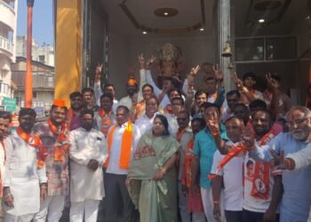 राज–उद्धव ठाकरे बंधू एकत्र; सोलापुरात कार्यकर्त्यांचा जल्लोष