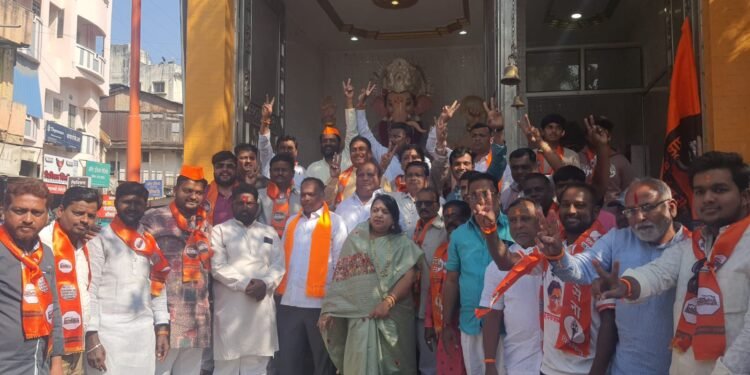 राज–उद्धव ठाकरे बंधू एकत्र; सोलापुरात कार्यकर्त्यांचा जल्लोष