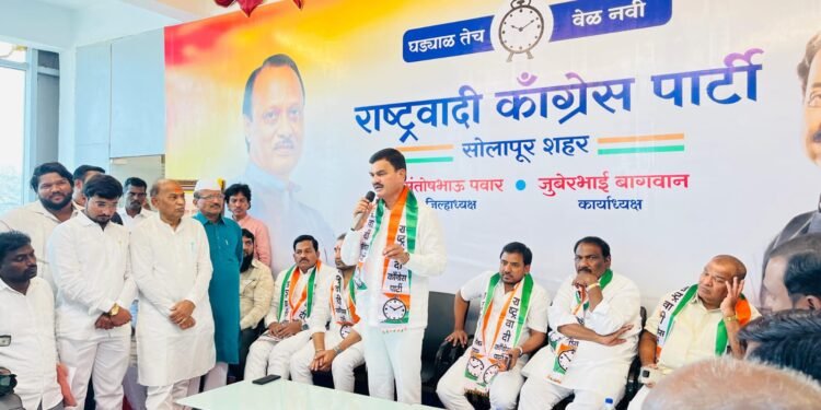 सोलापुरातील दोन माजी महापौरांचा अजित पवार राष्ट्रवादी पक्षात जाहीर प्रवेश