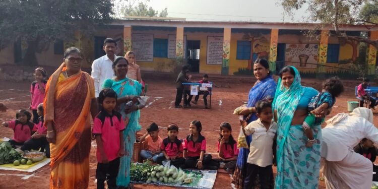 सोहाळे जिल्हा परिषद शाळेत व्यावहारिक शिक्षणासाठी  बाल बाजार : ग्रामस्थांची मोठी गर्दी