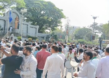 Solapur Municipal Corporation Election : नॉर्थकोट प्रशालेत सर्वपक्षीय उमेदवारांची गर्दी