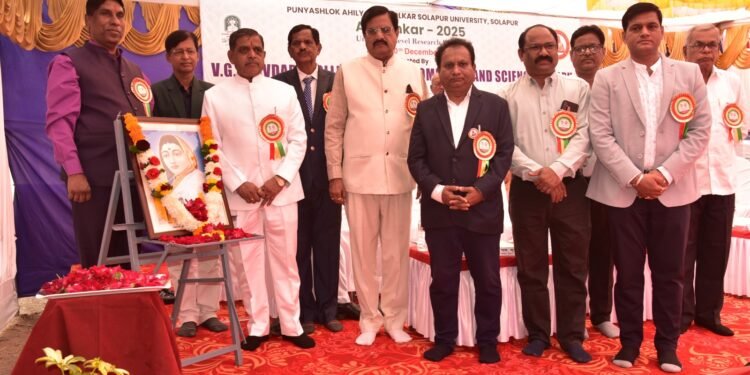 अविष्कार संशोधन महोत्सव : गरज हीच संशोधनाची जननी – डॉ. जोगेंद्रसिंह बिसेन