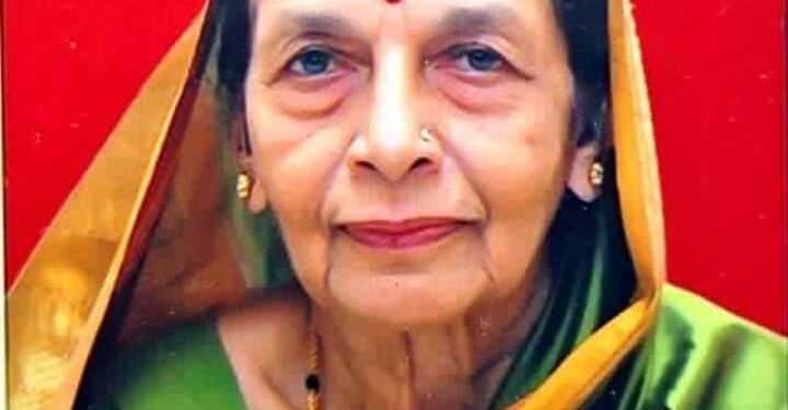 सोलापूर जिल्ह्याचे माजी पालकमंत्री आमदार विजयकुमार देशमुख यांच्या मातोश्री लीलावती देशमुख यांचे निधन