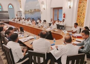 मतदानसह मतमोजणी पक्ष व अधिकाऱ्यांनी परस्पर समन्वयाने यशस्वी पार पाडा : डॉ. सचिन ओम्बासे