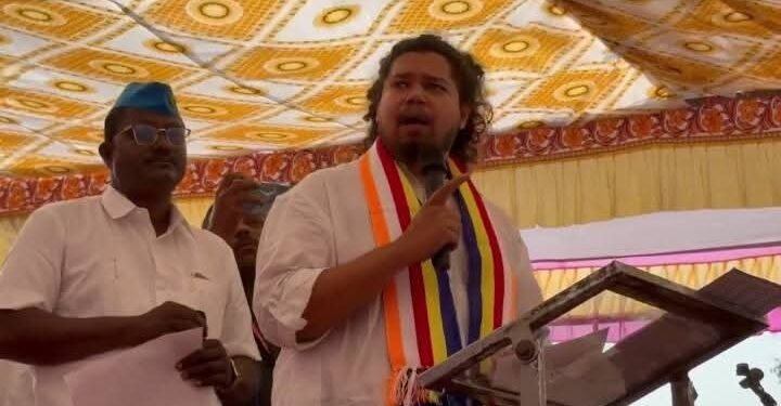 ‘घराच्या भिंतीवर लिहून ठेवा, आपल्याला शासनकर्ती जमात बनायचे आहे’; भीमा कोरेगावात सुजात आंबेडकरांचे आवाहन