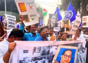 मनुवाद मुर्दाबादच्या घोषणांनी दुमदुमली सीएसटी