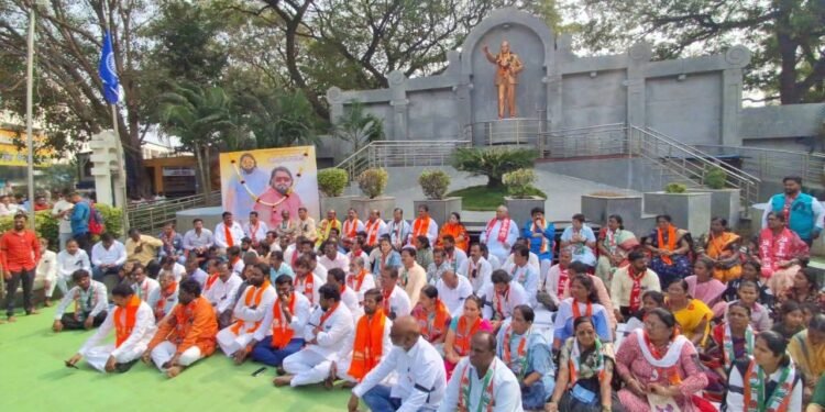 भाजपच्या राक्षसी प्रवृत्तीला आळा घालण्यासाठी लोकशाही मार्गानेच विरोध करणार : खासदार प्रणिती शिंदे