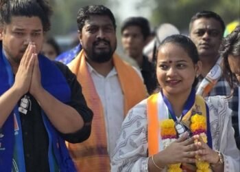 मुंबईमध्ये सुजात आंबेडकरांची पदयात्रा; वंचित-काँग्रेस युतीच्या उमेदवार स्नेहल सोहनींच्या प्रचाराचा धडाका