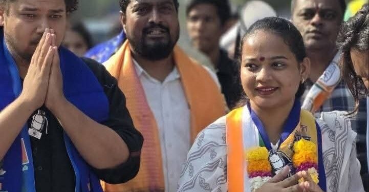 मुंबईमध्ये सुजात आंबेडकरांची पदयात्रा; वंचित-काँग्रेस युतीच्या उमेदवार स्नेहल सोहनींच्या प्रचाराचा धडाका