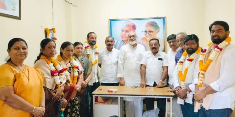 अकोल्यात वंचित बहुजन आघाडीच्या नवनियुक्त नगरसेवकांचा जल्लोषात सत्कार