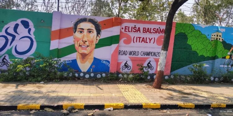 पुणे ग्रँड टूरच्या निमित्ताने शहराच्या भिंती झाल्या ‘बोलक्या’; भिंतींवर साकारला क्रीडा आणि संस्कृतीचा वारसा!