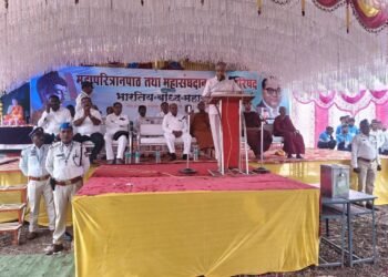 बौद्ध बांधवांनी शिक्षण व  संघटना यांच्या माध्यमातून प्रगती साधावी : प्रकाश आंबेडकर