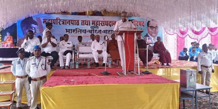 बौद्ध बांधवांनी शिक्षण व  संघटना यांच्या माध्यमातून प्रगती साधावी : प्रकाश आंबेडकर