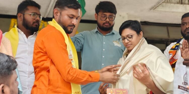 गिरीश महाजन यांनी भाषणात बाबासाहेबांचे नाव वगळले; महिला  कर्मचाऱ्यांचा भाषणादरम्यान तीव्र आक्षेप!