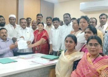 मंत्री गिरीश महाजन यांच्यावर ॲट्रॉसिटी अंतर्गत गुन्हा दाखल करून अटक करा; वंचितचा अकोल्यात धडक मोर्चा