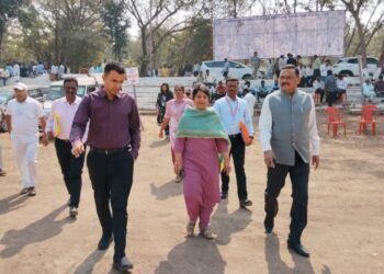 सोलापूर महानगरपालिका सार्वत्रिक निवडणूक २०२५–२६ : मुख्य निवडणूक निरीक्षक यांची नॉर्थकोट प्रशाला येथे पाहणी