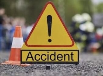 सोलापूर-पुणे महामार्गावर ऊसतोड कामगारांच्या दुचाकीला अज्ञात वाहनाची धडक; तिघांचा जागीच मृत्यू