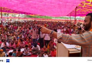 प्रभाग ६ मध्ये विकासाची गंगा आणणार  ! पालकमंत्री जयकुमार गोरे यांचा वानकर परिवाराला हजारोंच्या साक्षीने शब्द !