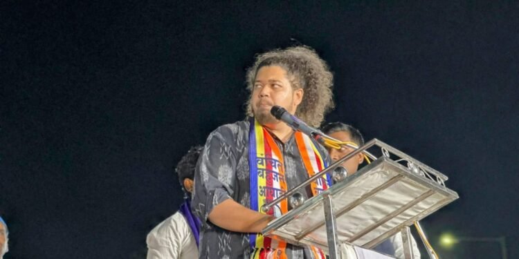 एमआयएमच्या पतंगाची दोर फडणवीसांच्या हातात : सुजात आंबेडकर