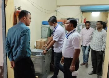 सोलापूर महानगरपालिका सार्वत्रिक निवडणूक २०२५–२६ : मतदान यंत्र वितरण व मतमोजणी प्रक्रियेची आयुक्तांकडून प्रत्यक्ष पाहणी