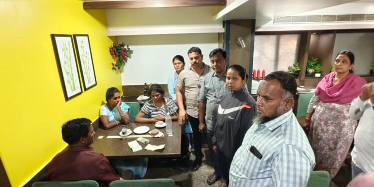 पोलिसालाच मागितली 15 लाखाची खंडणी; दोन महिलासह एका पुरुषाला पकडले रंगेहाथ