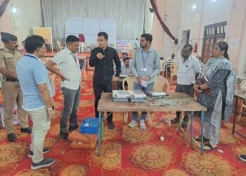 सोमपा निवडणूक अंतिम टप्प्यात; मतदान यंत्र वितरण, स्ट्रॉंग रूमसह मतमोजणी केंद्रांची आयुक्त डॉ. सचिन ओम्बासे यांनी केली पाहणी