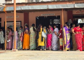 Live : सोलापुरात उत्साहात मतदान; 53 टक्के मतदान