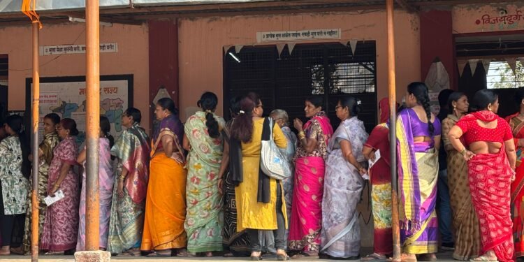 Live : सोलापुरात उत्साहात मतदान; 53 टक्के मतदान