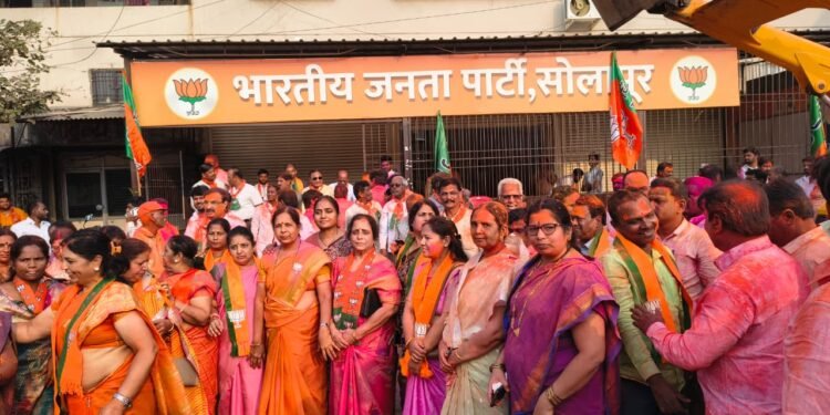 Live : Solapur Municipal Corporation Election Results – सोलापुरात 87 जागा जिंकून भाजपची एकहाती सत्ता; प्रभाग चारमध्ये वंदना गायकवाडसह संपूर्ण पॅनल विजय