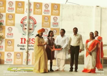 ‘Students Of The Year :  जिजा ज्योतिर्लिंग पाटकर’; सोमपा अतिरिक्त आयुक्त वीणा पवार यांची मुलगी