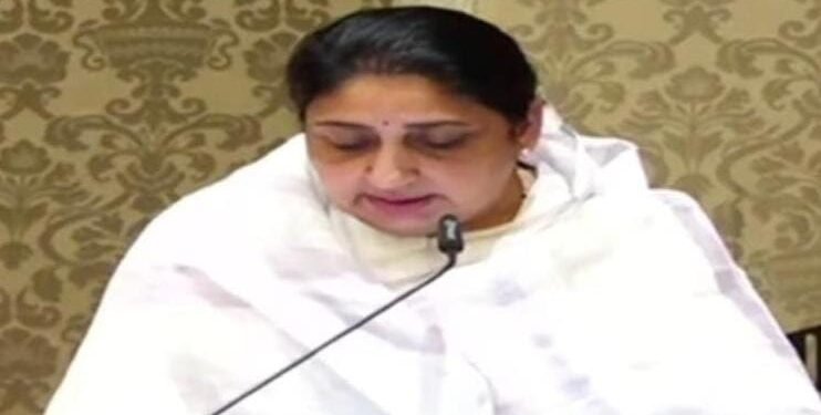 महाराष्ट्रला लाभल्या पहिल्या महिला उपमुख्यमंत्री; सुनेत्रा अजित पवार यांनी घेतली शपथ