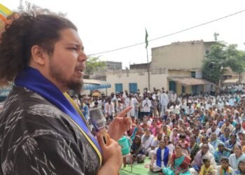 जिल्हा परिषद शाळांची पुनर्बांधणी आणि आरोग्य सुविधांचा निर्धार; सुजात आंबेडकरांचा परभणीत झंझावाती दौरा