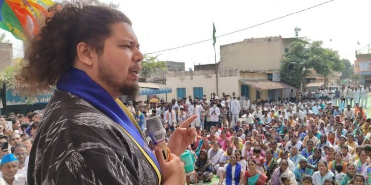 जिल्हा परिषद शाळांची पुनर्बांधणी आणि आरोग्य सुविधांचा निर्धार; सुजात आंबेडकरांचा परभणीत झंझावाती दौरा