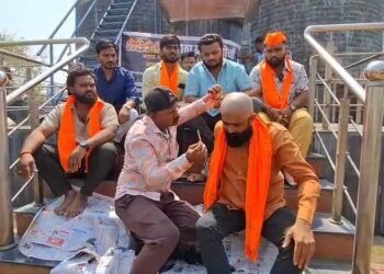 सोलापुरात महापौर पदावरून राजकीय वाद; मराठा क्रांती मोर्चाचा भाजपविरोधात मुंडन आंदोलन