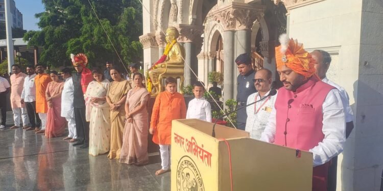 महापालिका स्थापना दिनानिमित्त महापौरांची कर्मचाऱ्यांना खास भेट : महागाई भत्त्यात ३ टक्के वाढ